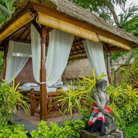 Massage outdoors in Bali