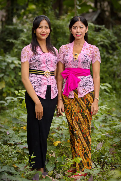 Balinese girls in the forest - family photography