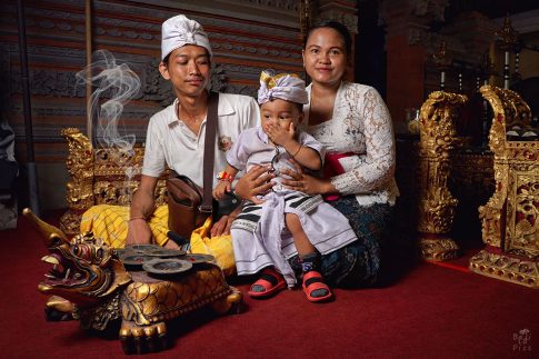 Балийско семейство на церемония