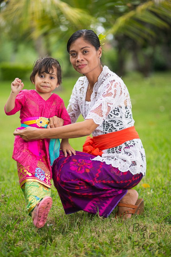Balinese child and womam - traditional clothes