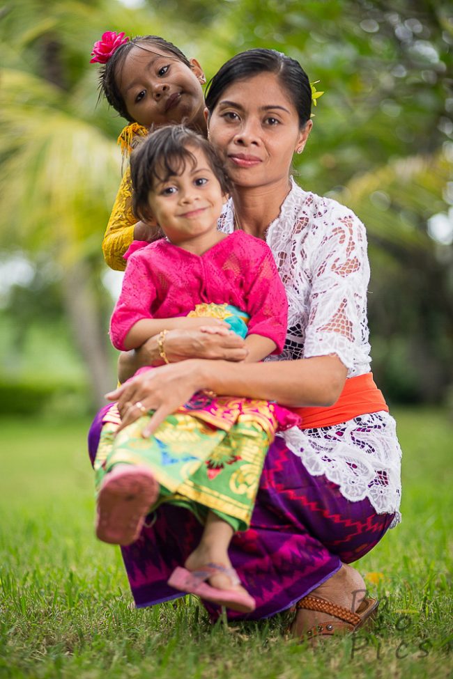 Balinese family dressed in traditional clothes