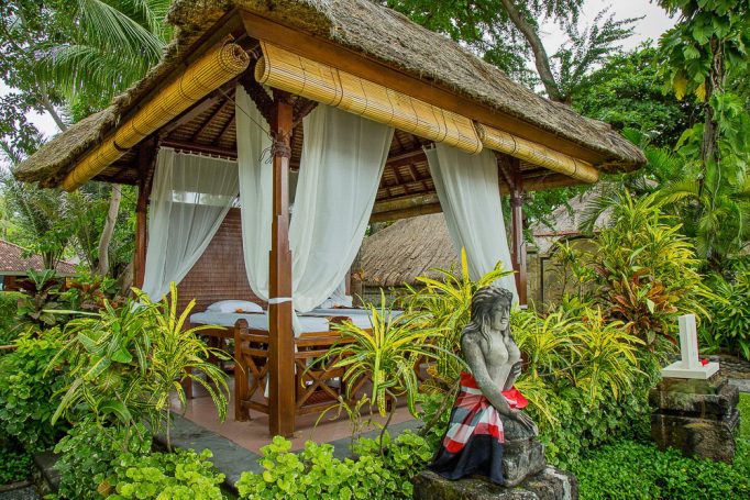 Massage outdoors in Bali