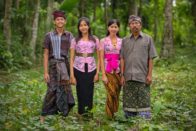 A Balinese family – family photography 1 A Balinese family - family photography 1